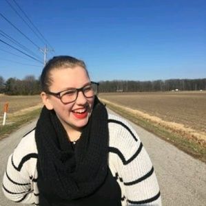 Meet your Posher, Makayla